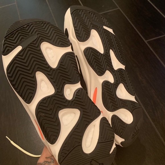 ADIDAS YEEZY BOOST 700 Waverunner - Picture 4 of 6